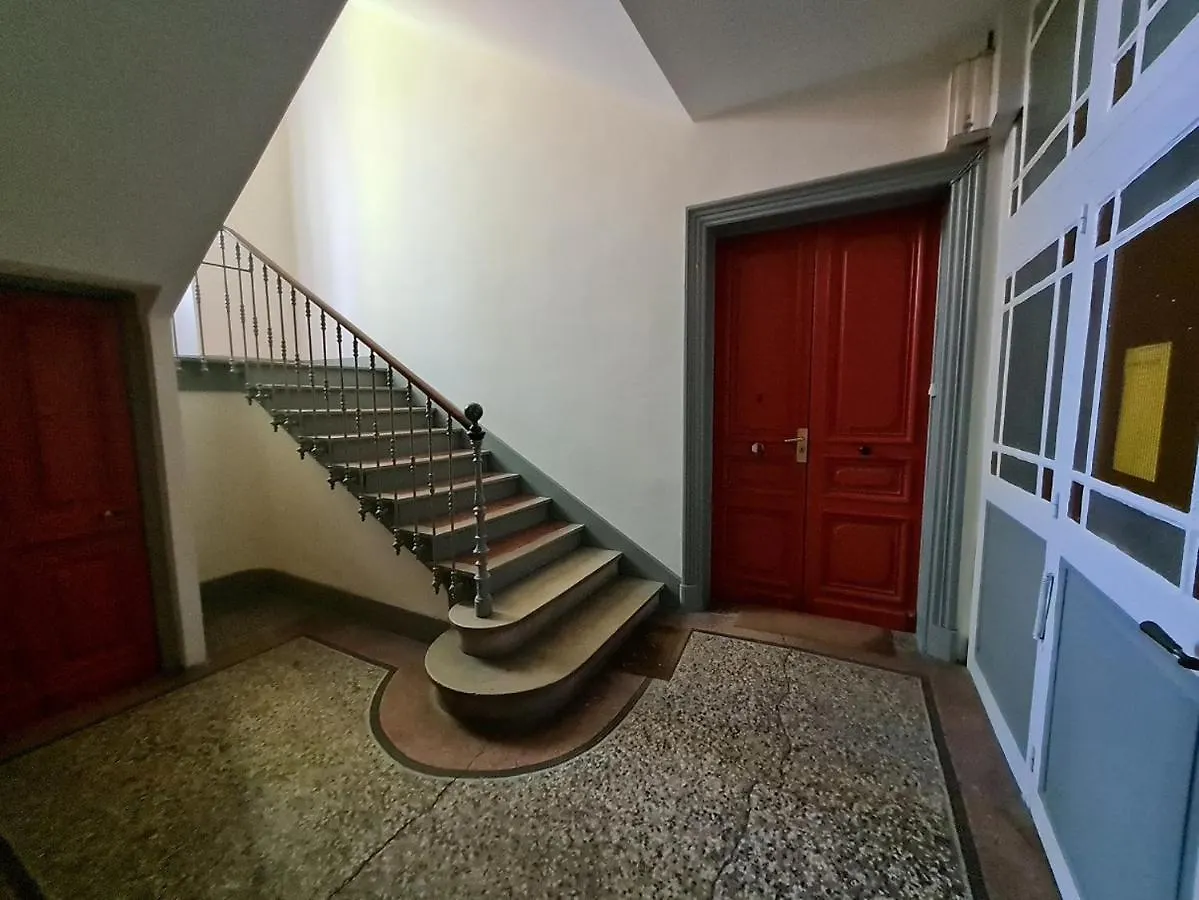 Appartement intra muros 8 personnes climatisé Wifi stationnement facile Avignon 0*,  France
